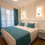 Kairos Hotel *