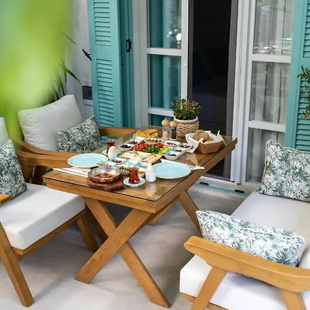 Kairos Hotel *